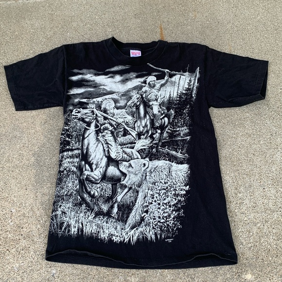 Rugged Tee’s Hunting Pioneers Scene with Bear Double-Sided Graphic T-Shirt Sz M - Picture 1 of 6